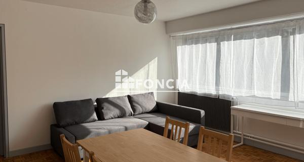 Location Appartement 4 pièces 80.11 m² - Paris 75020