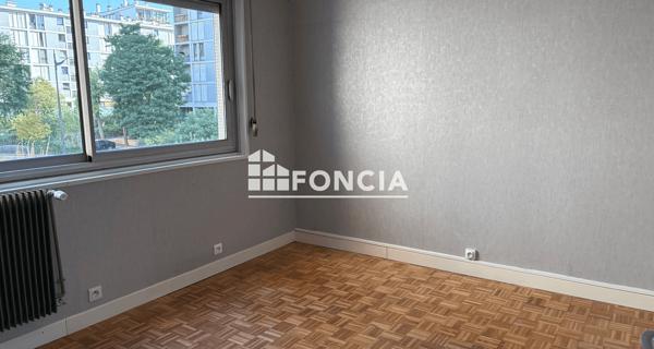 Location Appartement 4 pièces 80.11 m² - Paris 75020