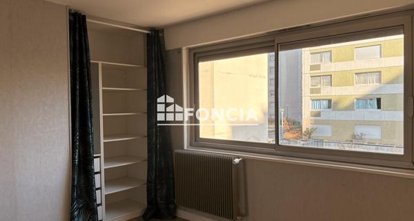 Location Appartement 4 pièces 80.11 m² - Paris 75020