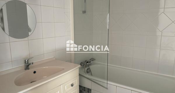 Location Appartement 4 pièces 80.11 m² - Paris 75020