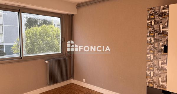 Location Appartement 4 pièces 80.11 m² - Paris 75020