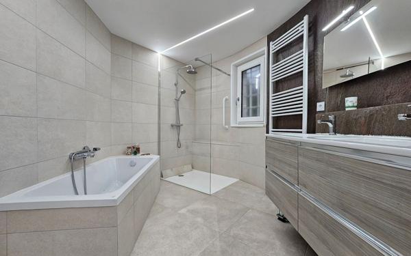 Maison à vendre    7 pièces •  L'Étrat