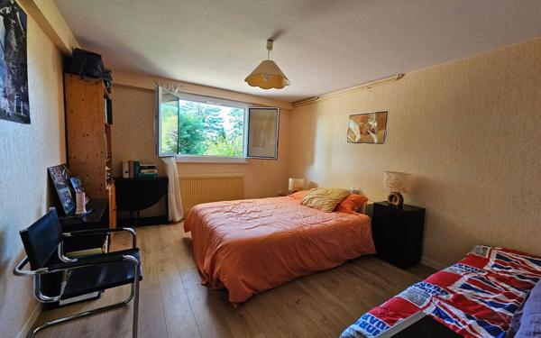 Maison à vendre    7 pièces •  L'Étrat