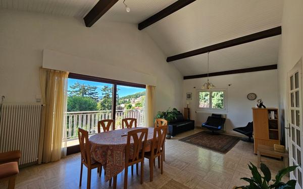 Maison à vendre    7 pièces •  L'Étrat