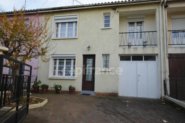 Maison de 117m2, 3 chambres, 2 cours extérieures à TONNEINS