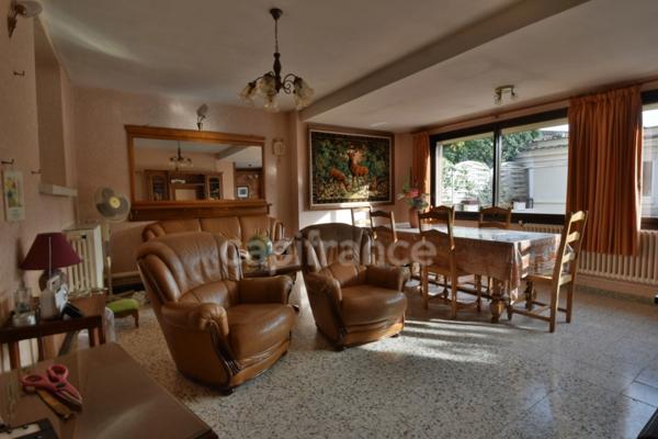 Maison de 117m2, 3 chambres, 2 cours extérieures à TONNEINS