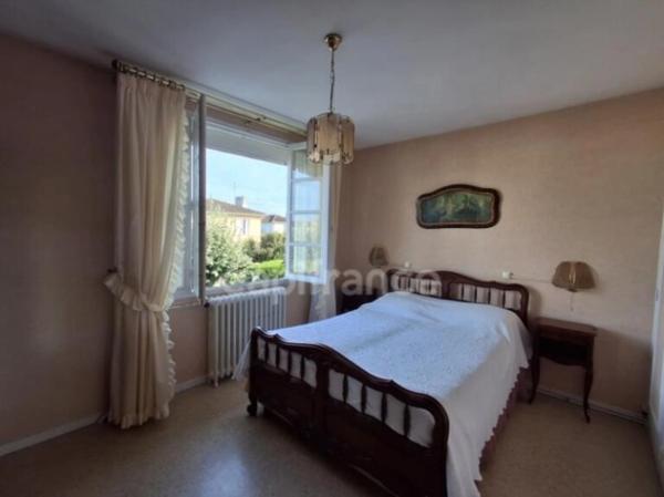 Maison de 117m2, 3 chambres, 2 cours extérieures à TONNEINS