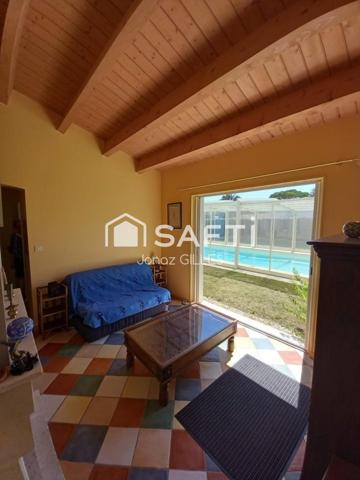 Maison individuelle avec piscine et dependance