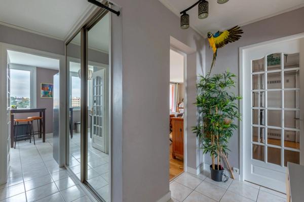 Appartement 82m2, 5 pièces à SAINTE FOY LES LYON avec grand balcon et cave