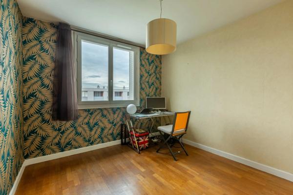 Appartement 82m2, 5 pièces à SAINTE FOY LES LYON avec grand balcon et cave