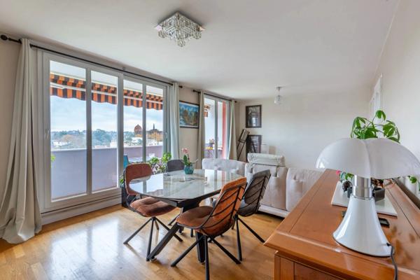 Appartement 82m2, 5 pièces à SAINTE FOY LES LYON avec grand balcon et cave
