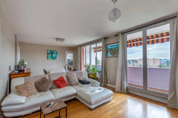 Appartement 82m2, 5 pièces à SAINTE FOY LES LYON avec grand balcon et cave