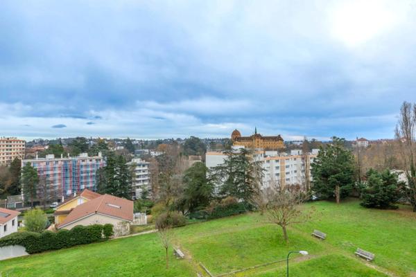 Appartement 82m2, 5 pièces à SAINTE FOY LES LYON avec grand balcon et cave