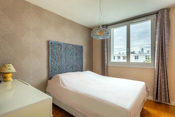 Appartement 82m2, 5 pièces à SAINTE FOY LES LYON avec grand balcon et cave