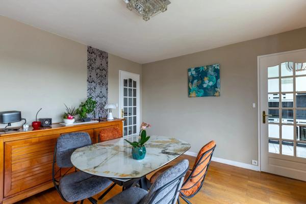 Appartement 82m2, 5 pièces à SAINTE FOY LES LYON avec grand balcon et cave