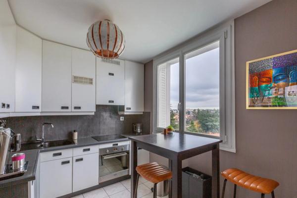 Appartement 82m2, 5 pièces à SAINTE FOY LES LYON avec grand balcon et cave