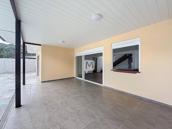 DPT GUYANE, à vendre REMIRE-MONTJOLY maison T4 de 93 m2 avec piscine sur un terrain de 414 m2