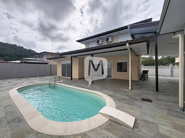 DPT GUYANE, à vendre REMIRE-MONTJOLY maison T4 de 93 m2 avec piscine sur un terrain de 414 m2