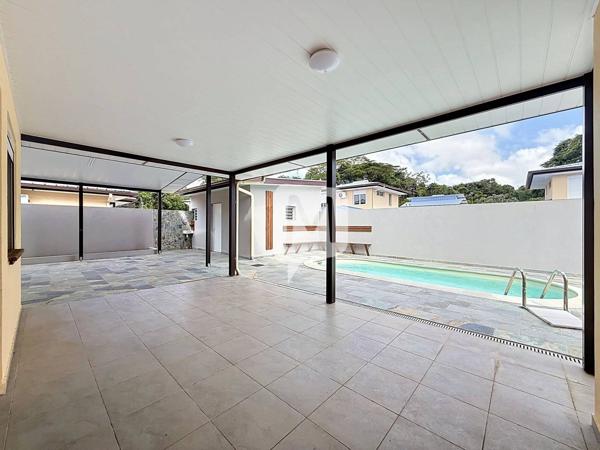 DPT GUYANE, à vendre REMIRE-MONTJOLY maison T4 de 93 m2 avec piscine sur un terrain de 414 m2