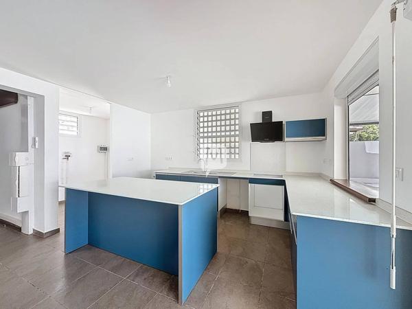 DPT GUYANE, à vendre REMIRE-MONTJOLY maison T4 de 93 m2 avec piscine sur un terrain de 414 m2