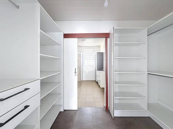 DPT GUYANE, à vendre REMIRE-MONTJOLY maison T4 de 93 m2 avec piscine sur un terrain de 414 m2