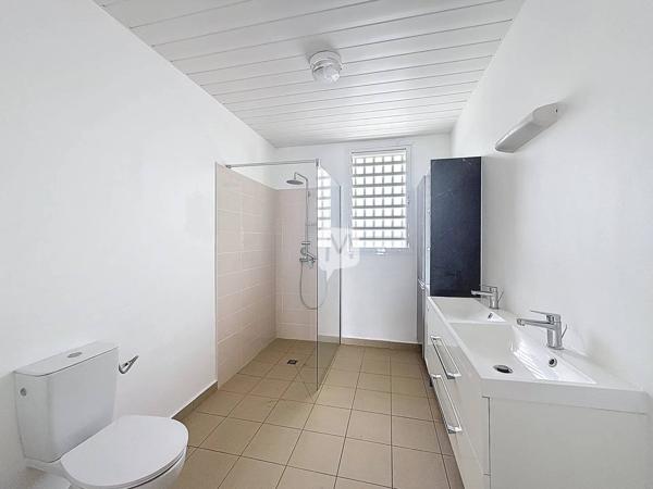 DPT GUYANE, à vendre REMIRE-MONTJOLY maison T4 de 93 m2 avec piscine sur un terrain de 414 m2