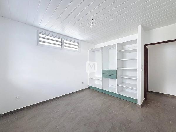 DPT GUYANE, à vendre REMIRE-MONTJOLY maison T4 de 93 m2 avec piscine sur un terrain de 414 m2