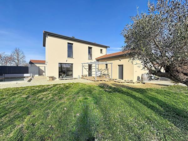 Maison moderne sur la commune de Beligneux , piscine , terrain, garage, 3 chambres