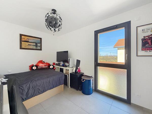 Maison moderne sur la commune de Beligneux , piscine , terrain, garage, 3 chambres