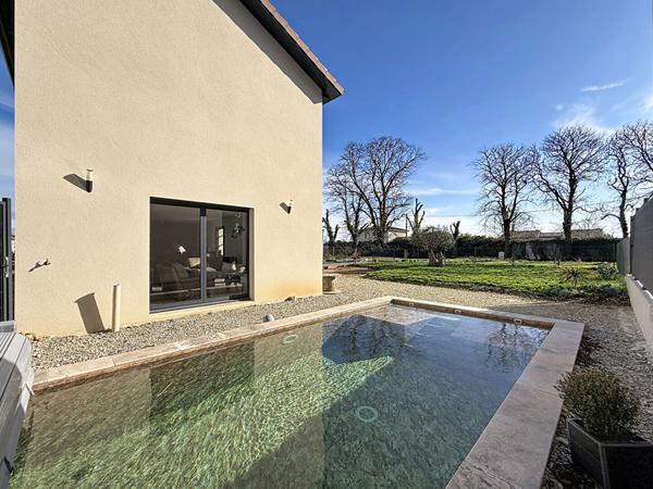 Maison moderne sur la commune de Beligneux , piscine , terrain, garage, 3 chambres