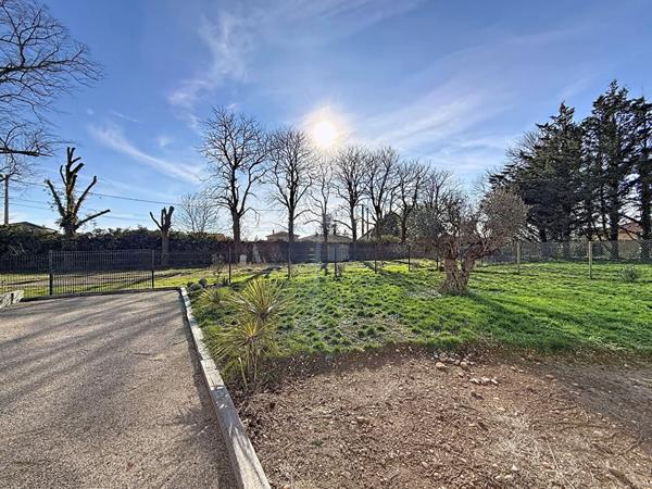 Maison moderne sur la commune de Beligneux , piscine , terrain, garage, 3 chambres