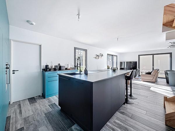 Maison moderne sur la commune de Beligneux , piscine , terrain, garage, 3 chambres