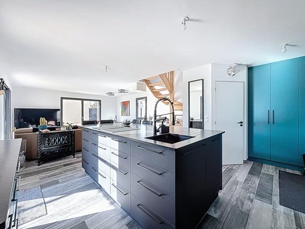 Maison moderne sur la commune de Beligneux , piscine , terrain, garage, 3 chambres