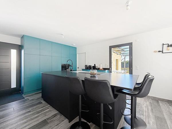 Maison moderne sur la commune de Beligneux , piscine , terrain, garage, 3 chambres