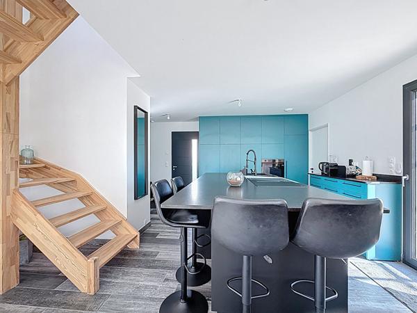 Maison moderne sur la commune de Beligneux , piscine , terrain, garage, 3 chambres