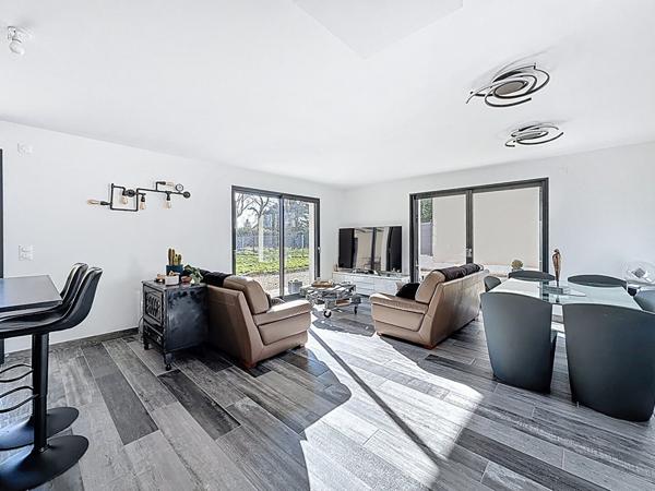 Maison moderne sur la commune de Beligneux , piscine , terrain, garage, 3 chambres