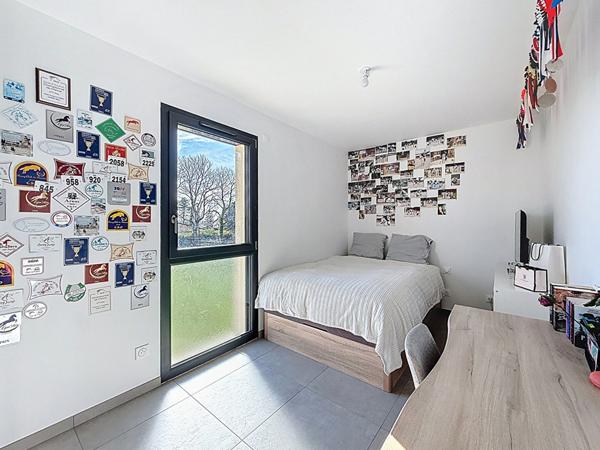 Maison moderne sur la commune de Beligneux , piscine , terrain, garage, 3 chambres