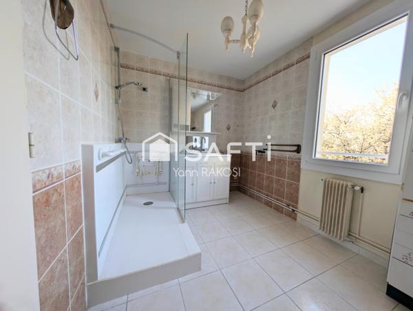 MAISON 4 CHAMBRES AVEC JARDIN ET GARAGE À SAINT JEAN D'ANGÉLY