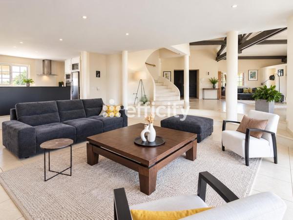 Maison
         9 pièces
        - 380 m² Bien prestige 942 000 € *