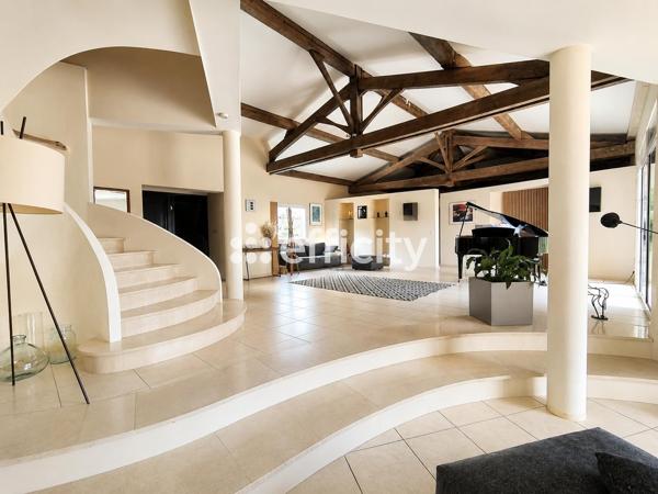 Maison
         9 pièces
        - 380 m² Bien prestige 942 000 € *