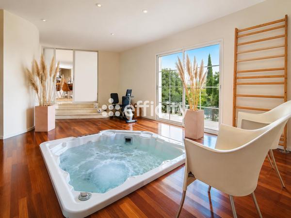 Maison
         9 pièces
        - 380 m² Bien prestige 942 000 € *