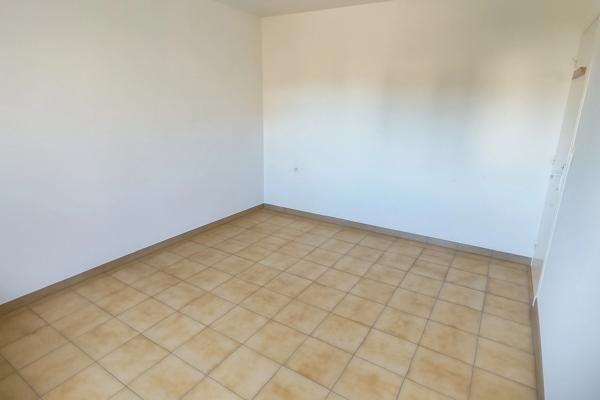 EXCLUSIVITÉ Maison 4 chambres + dépendance 50 m² + 2 garages – Rare sur Saint-Gilles