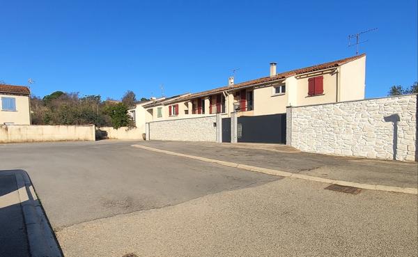 EXCLUSIVITÉ Maison 4 chambres + dépendance 50 m² + 2 garages – Rare sur Saint-Gilles