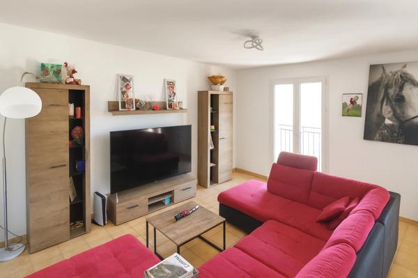 EXCLUSIVITÉ Maison 4 chambres + dépendance 50 m² + 2 garages – Rare sur Saint-Gilles