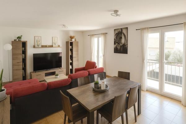 EXCLUSIVITÉ Maison 4 chambres + dépendance 50 m² + 2 garages – Rare sur Saint-Gilles