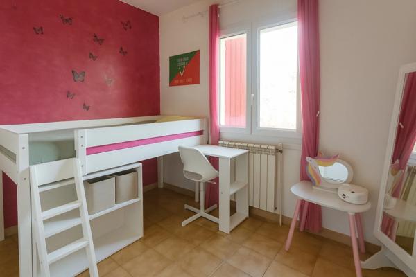 EXCLUSIVITÉ Maison 4 chambres + dépendance 50 m² + 2 garages – Rare sur Saint-Gilles