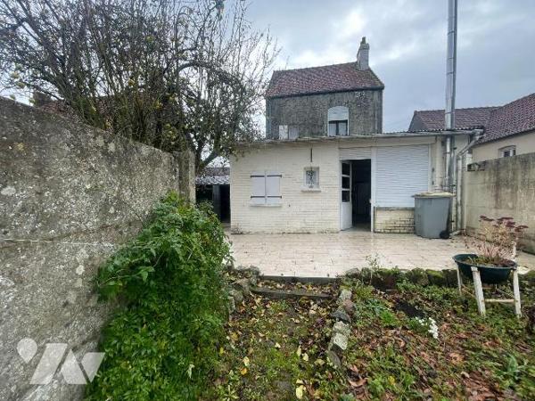 Maison à Vendre à Saint-Pol-sur-Ternoise (62130) en Pas-de-Calais (62)

Cette maison, constru...