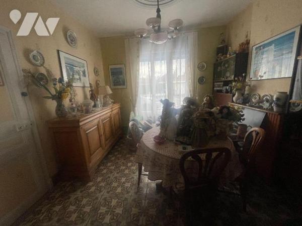 Maison à Vendre à Saint-Pol-sur-Ternoise (62130) en Pas-de-Calais (62)

Cette maison, constru...