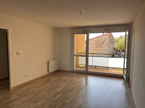 Appartement t3 terrasse et place de parking