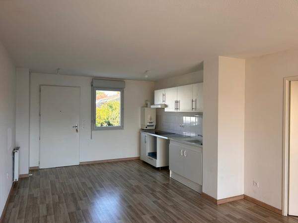 Appartement t3 terrasse et place de parking